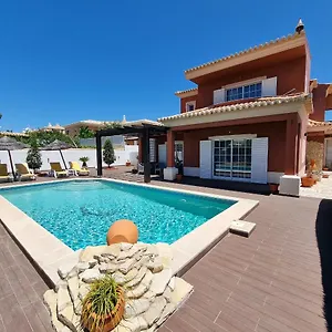 https://casa-dos-cedros-lagos.hotelaalgarve.com